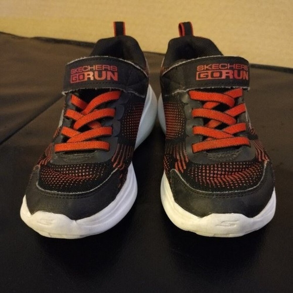 Sketchers black and red Go Run Sneakers - Size 2.5 Youth